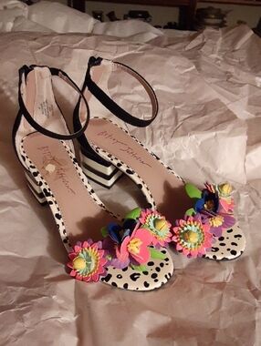 Betsey Johnson Multi-Color Floral Dalmatian Block Heel Sandals Sz 6